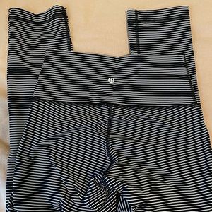 Black and white stripped 21” wonder under